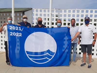 El alcalde Pere Granados iza la Bandera Azul del Puerto Deportivo de Salou
