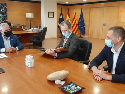 El alcalde Pere Granados recibe la visita del cónsul General de Ucrania, Artem Vorobyov, con el que trata sobre las expectativas turísticas y el interés que despierta Salou a los visitantes ucranianos