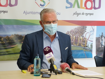 El alcalde Pere Granados remarca el buen cumplimiento de las normas sanitarias por parte de los establecimientos y actividades empresariales de Salou, a pesar de haber tenido que clausurar tres locales de ocio nocturno