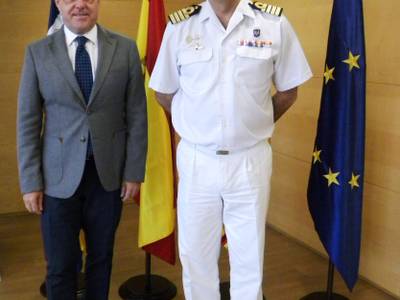 El alcalde recibe al nuevo comandante naval de Tarragona