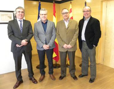 El alcalde reconoce la labor del funcionario Joan Mestres
