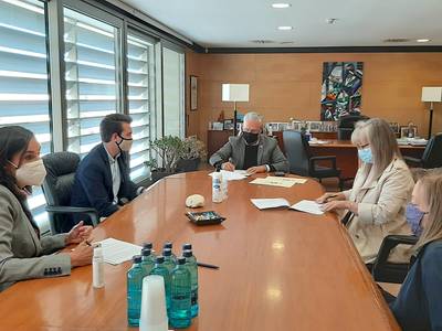 El Ayuntamiento de Salou firma un convenio con el Grup de Dones y el Instituto Jaume I para elaborar una Guía de Buenas Prácticas para la recreación histórica de la Fiesta del Rey Jaume I