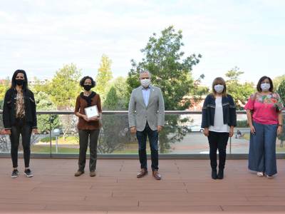 El Ayuntamiento de Salou homenajea a la profesora del Instituto Jaume I, Carme Pagès Pallisé, por su jubilación