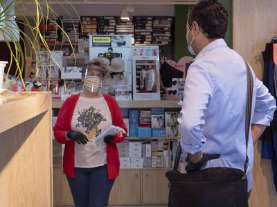 El Ayuntamiento de Salou informa que los establecimientos comerciales todavía pueden solicitar mascarillas