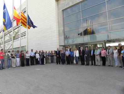 El Ayuntamiento de Salou mantiene un minuto de silencio en solidaridad con la población de Lorca (Murcia)