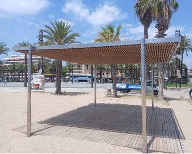 El Ayuntamiento de Salou mejora el servicio de baño asistido en la playa