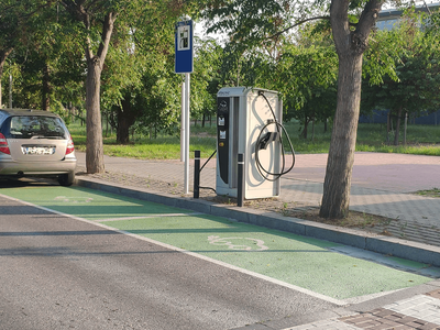 El Ayuntamiento de Salou pone en marcha dos nuevos puntos de carga rápida para vehículos eléctricos en el municipio