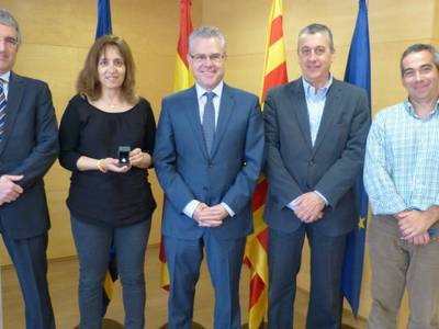 El Ayuntamiento de Salou reconoce los 25 años de trabajo en la administración de María Teresa Gras