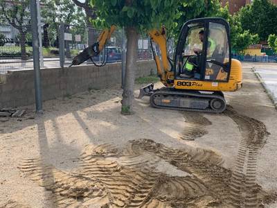 El Ayuntamiento de Salou renueva una parte del vallado perimetral de la Escola Europa
