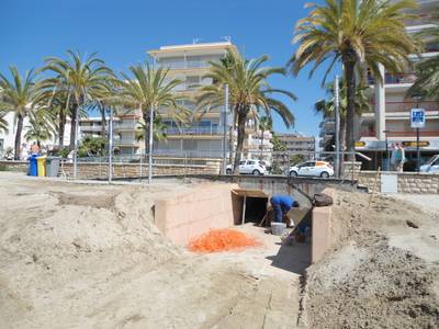 El Ayuntamiento de Salou repara todas las salidas de pluviales de la playa de Poniente