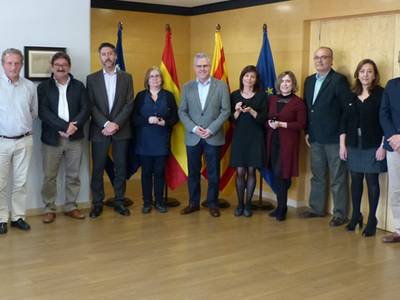 El Ayuntamiento entrega el pin de plata a 4 trabajadores de Salou por sus 25 años de servicio