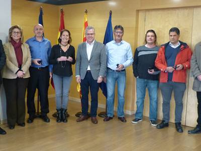 El Ayuntamiento entrega el pin de plata a 5 trabajadores de Salou por sus 25 años de servicio