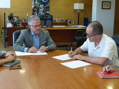 El Ayuntamiento firma con la Fundación Paco Puerto un convenio de uso de las instalaciones del edificio Atenea