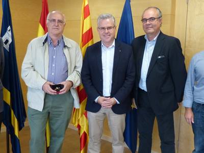 El Ayuntamiento homenajea al funcionario José Sarlé, que se jubila tras 40 años de servicio en el municipio