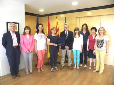El Ayuntamiento reconoce la labor de Montserrat Abella en el mundo educativo