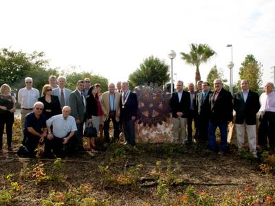 El Club Rotary de Salou instala su emblema en la entrada del municipio