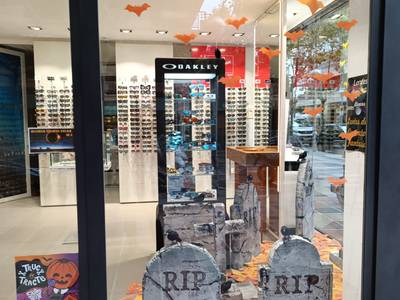 El comercio local de Salou pone en marcha la campaña "Salouween: passa-t'ho de por"