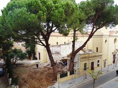 El derribo del edificio anexo a la iglesia de Santa María, en marcha
