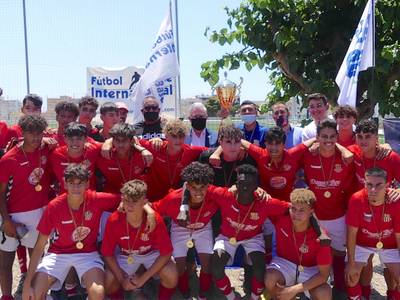 El equipo juvenil masculino UD Salou gana la sexta edición del torneo UD Salou Youth Cup