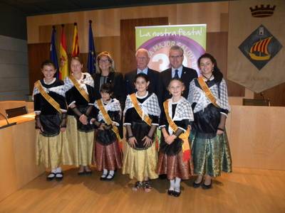 El exconseller y pregonero Josep Gomis define Salou como un pueblo " luchador , sensible y responsable y con sentido de pertenencia '