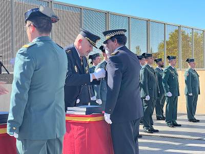 El inspector jefe de la Policía Local de Salou, José Luis Gargallo, recibe una distinción por parte de la Guardia Civil