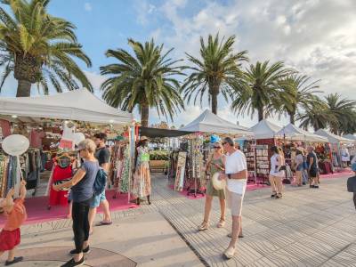 El Passeig Jaume I acogió el 'Salou Summer Market'