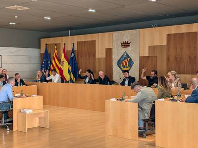 El Pleno de Salou aborda la vivienda, la gestión municipal, el patrimonio y el hermanamiento con Grosseto