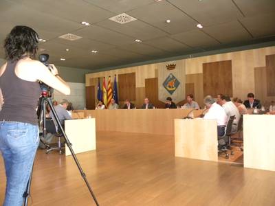 El pleno del Ayuntamiento aprueba una moción para modificar la distribución fiscal del CRT en función de la proporcionalidad territorial de cada municipio