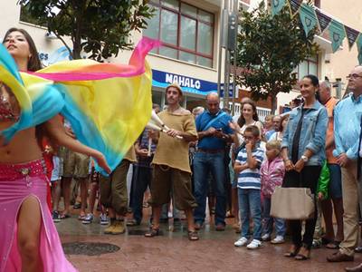 El pregón de los juglares, los acróbatas, bufones y músicos inauguran el XVI Mercado Medieval
