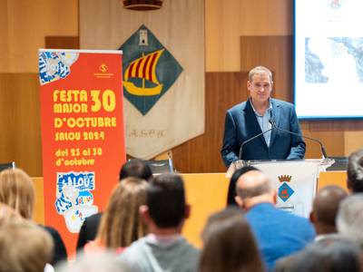 El presidente del Club Baloncesto Salou inaugura la Fiesta Mayor 30 de octubre