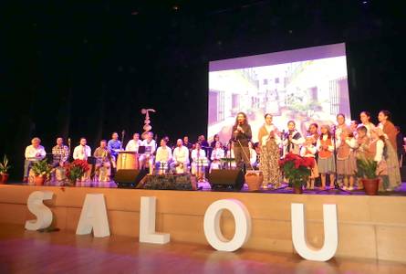 El Teatre Auditori de Salou (TAS) se llena para disfrutar de la VIII edición de la Zambomba Flamenca, contribuyendo a la investigación del cáncer infantil y las enfermedades minoritarias