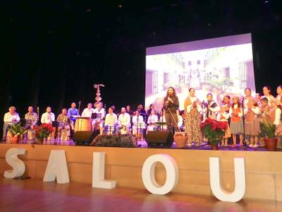 El Teatre Auditori de Salou (TAS) se llena para disfrutar de la VIII edición de la Zambomba Flamenca, contribuyendo a la investigación del cáncer infantil y las enfermedades minoritarias