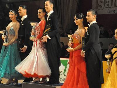 El XVII SPANISH OPEN SALOU de Bailes Deportivos llena las gradas del Pabellón de Deportes