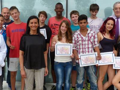 Ensenyament entrega los diplomas de aprovechamiento del curso de cocina en La Goleta a los alumnos de la UEC