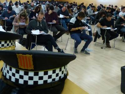 Esta mañana han tenido lugar en Salou las pruebas culturales a los futuros agentes interinos para cubrir 14 plazas de Policía Local