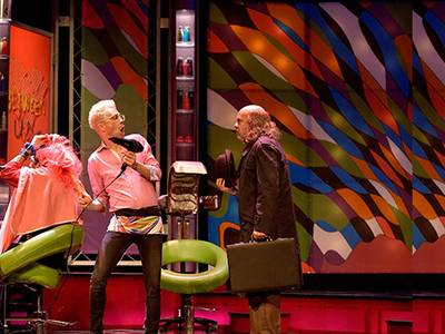 Este sábado el teatro de Salou subirá el telón para convertirse en una peluquería en la comedia Pels pèls