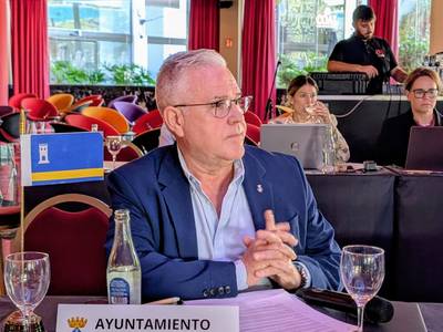 Granados defiende fortalecer las relaciones entre las universidades y los municipios turísticos
