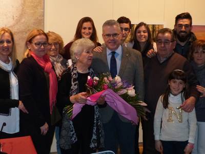 Homenaje a Josepa Morell, como mujer mayor de Salou