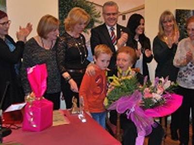 Homenaje a Magdalena Fernández, la mujer más mayor de Salou