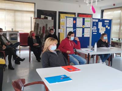 La Asociación de Familiares de Alzheimer Torre Vella de Salou inaugura el curso 'El universo de los cuidados: Dependencia y tercera edad'