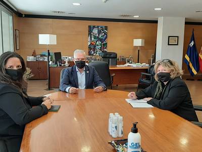 La Asociación Empresarial Turística de Salou (ASETS) propone al alcalde Pere Granados algunas medidas para afrontar la grave situación que sufren las actividades comerciales y de ocio salouense