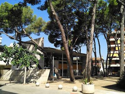 La Biblioteca de Salou pone en marcha la iniciativa 'Viu un llibre', para que la juventud cree una obra literaria, de la mano de escritores de referencia