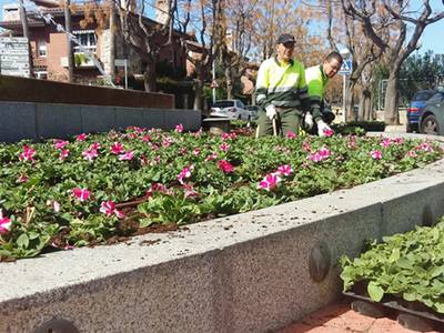 La capital de la Costa Daurada se prepara para el inicio de la temporada turística poniendo a punto la jardinería