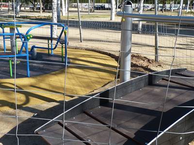 La capital de la costa Dorada instala nuevos juegos integrados en el parque de Manuel Albiñana