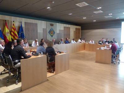 La Corporación en pleno aprueba el hermanamiento de Salou con el municipio de Calvià