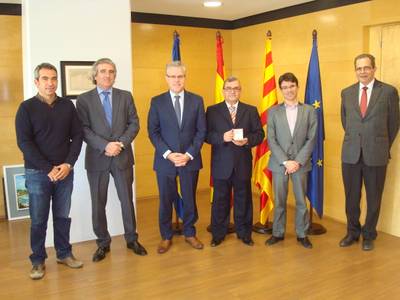 La corporación reconoce la labor del ex funcionario Josep Torres