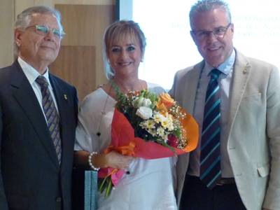 La corporación rinde un acto de despedida institucional en el primer y único secretario general que ha tenido el Ayuntamiento de Salou