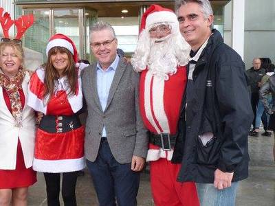 La decimocuarta edición de la Feria Freesia de Navidad llena el TAS con más de 100 expositores
