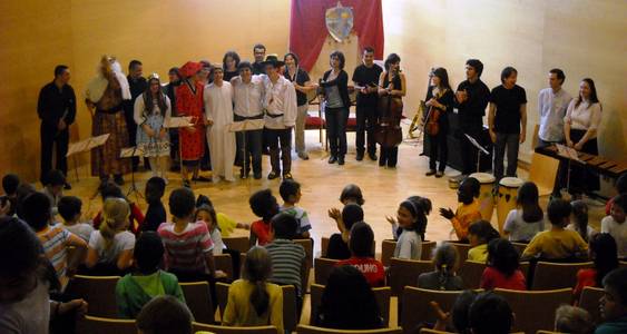 La Escuela Municipal de Música de Salou muestra a los alumnos de primaria su trabajo del día a día
