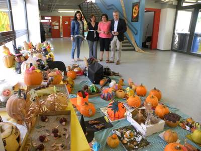 La escuela Voramar apuesta por la terapia con animales en la Unidad de Apoyo a la educación especial